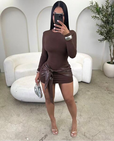 Robe moulante chic marron