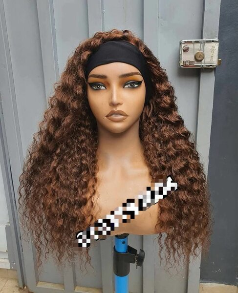 Perruque bandeau bouclée