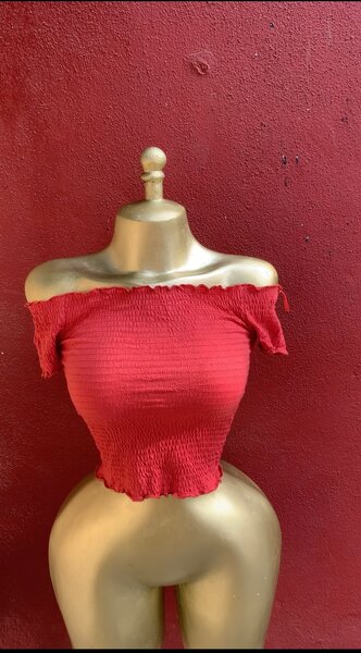 Tops rouge épaules dénudées