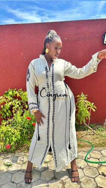 Robe maxi brodée élégante