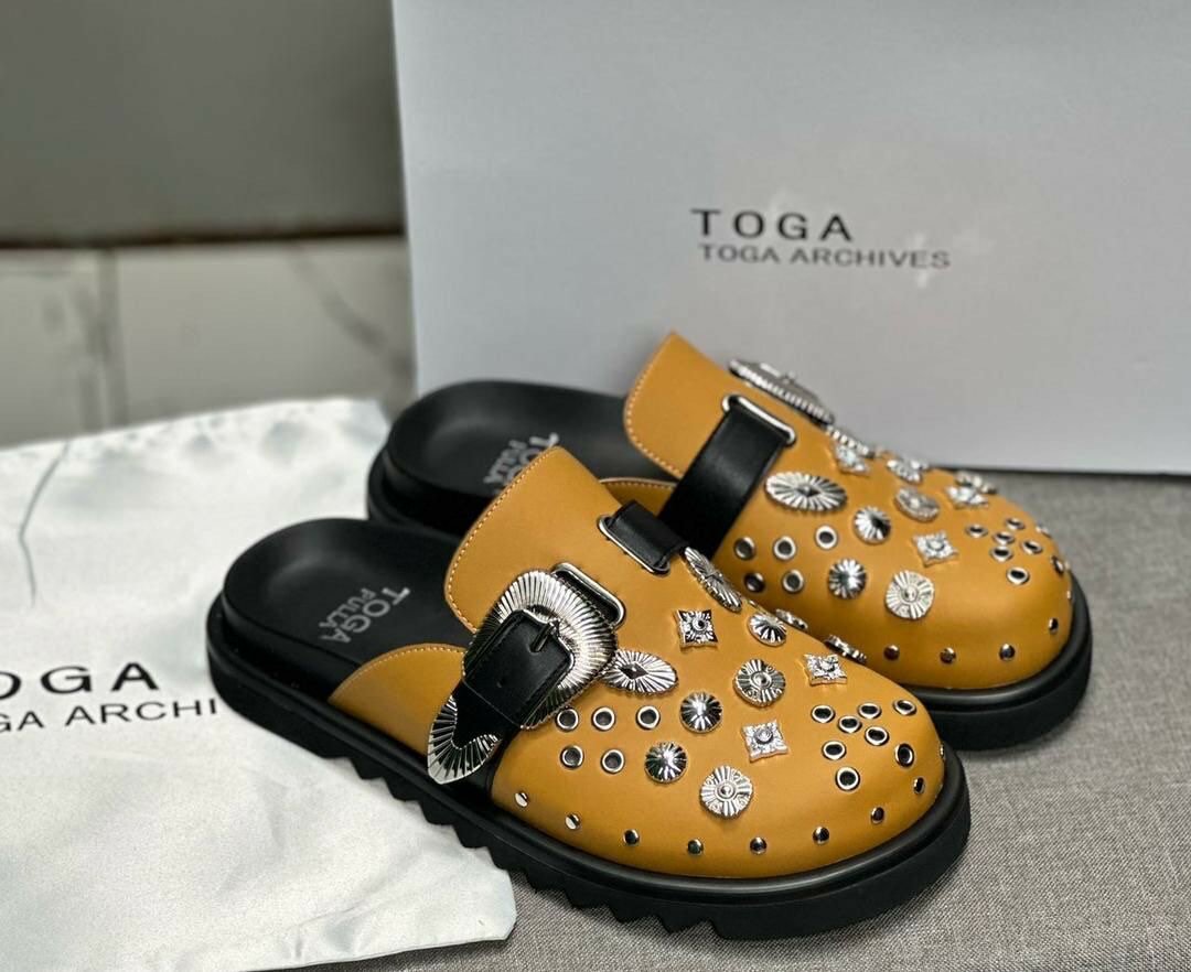 Mules Toga en cuir clouté