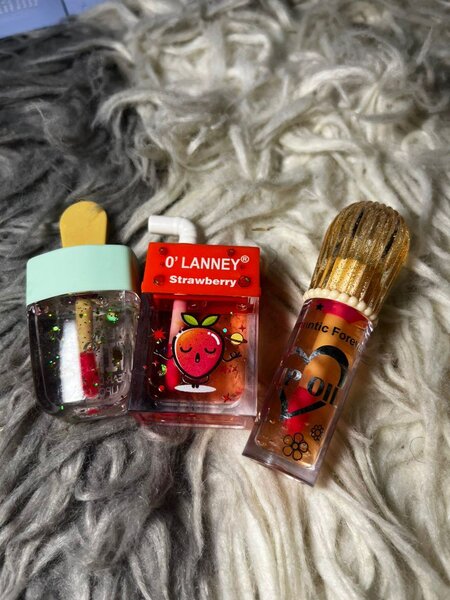 Ensemble de brillants à lèvres colorés