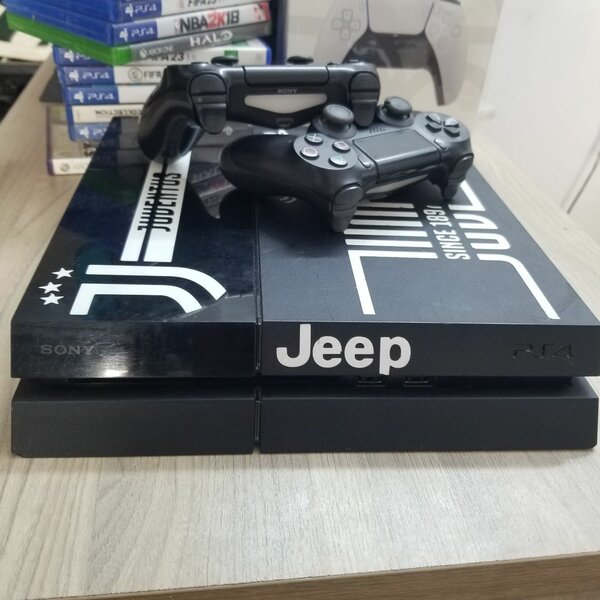 PS4 FAT +10JEUX /2MANNETES