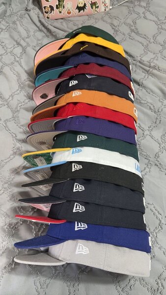 Casquette élégante et colorée