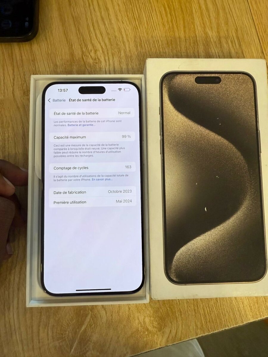 iPhone 15pro max 256giga casineuf avec carton