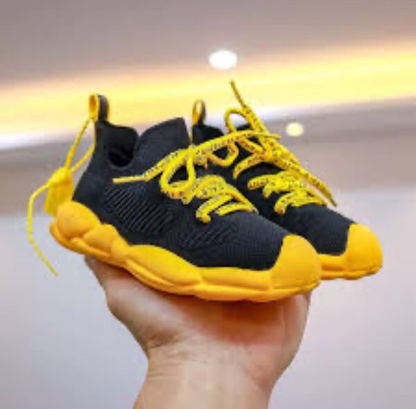 Baskets Enfant Noires et Jaunes