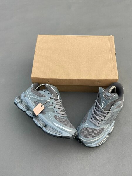 Baskets de sport grises