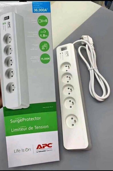 Multiprise APC parafoudre 5 prises