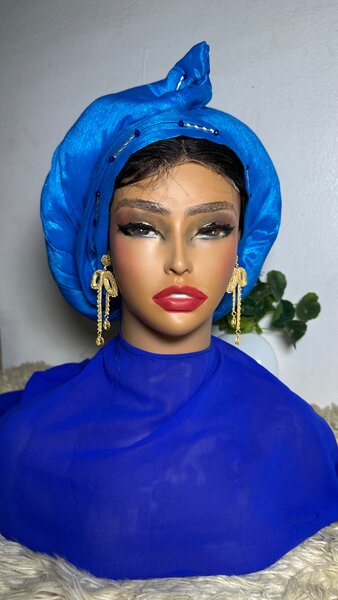 Turban en Satin Bleu Élégant