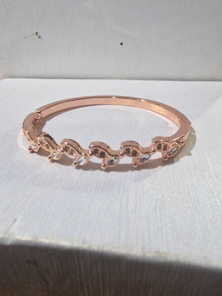 Bracelet en or rose élégant
