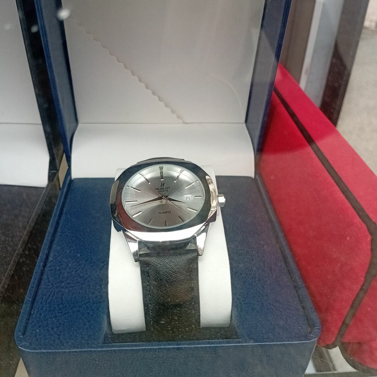 Montre élégante en cuir