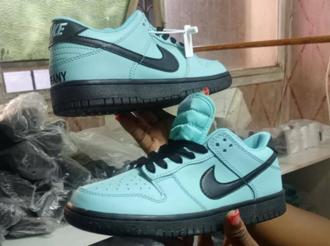 SB dunk low First Class