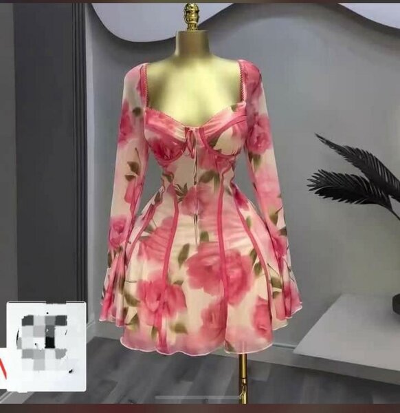 Robe florale élégante manches longues