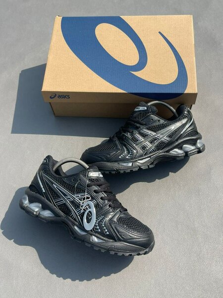 Chaussures running Asics noires