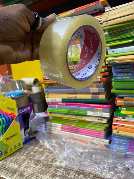 Ruban adhésif transparent