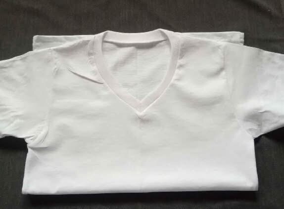 T-shirt blanc col V en coton