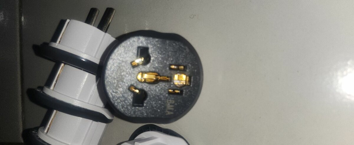 Adaptateur universel de voyage