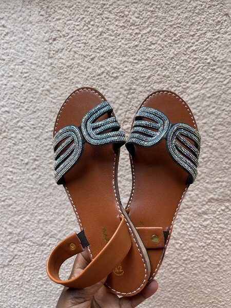 Sandales en cuir design élégantes