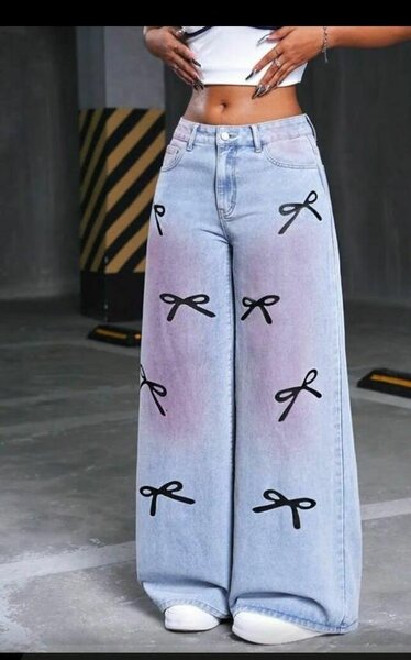 Jeans larges femme avec nœuds brodés