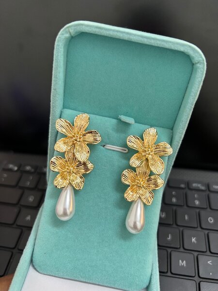 Gold pearl drop earrings