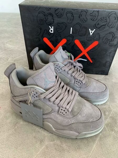 Jordan 4 retro x kaws
