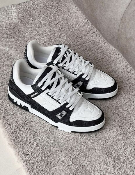 Baskets noires et blanches élégantes