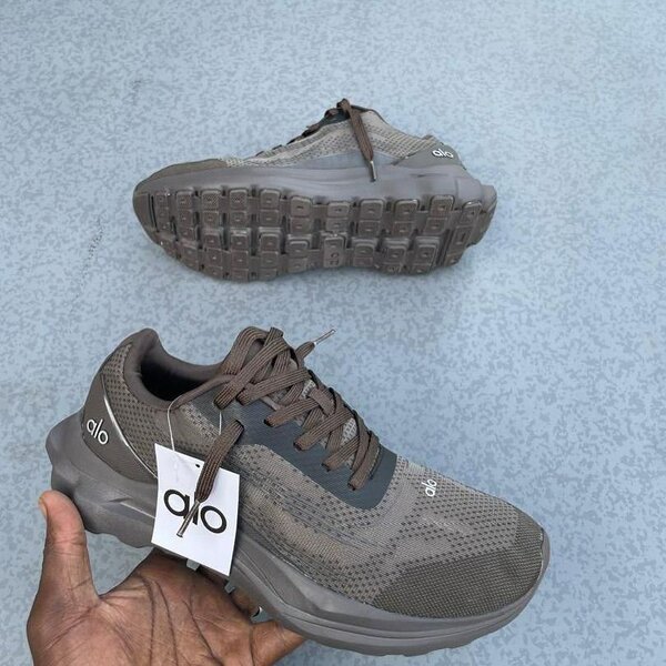 Chaussures de sport grises pour homme