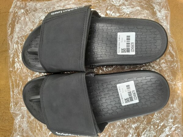 Claquettes noires unisexes