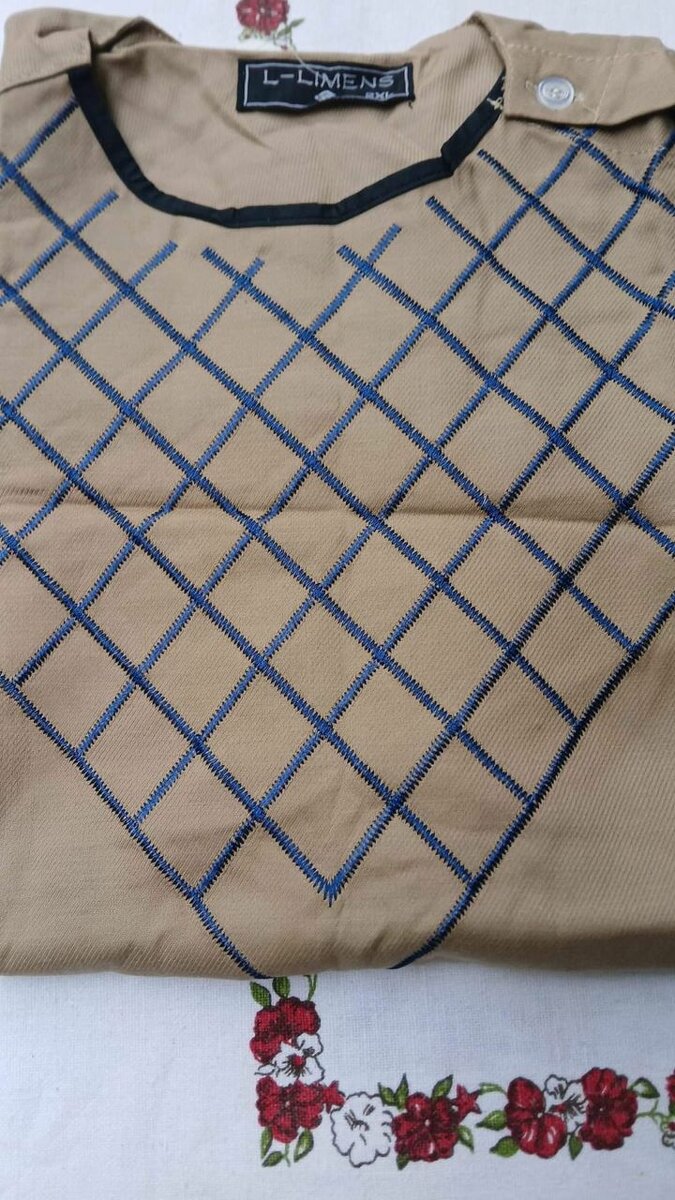 Une tunique manches courtes