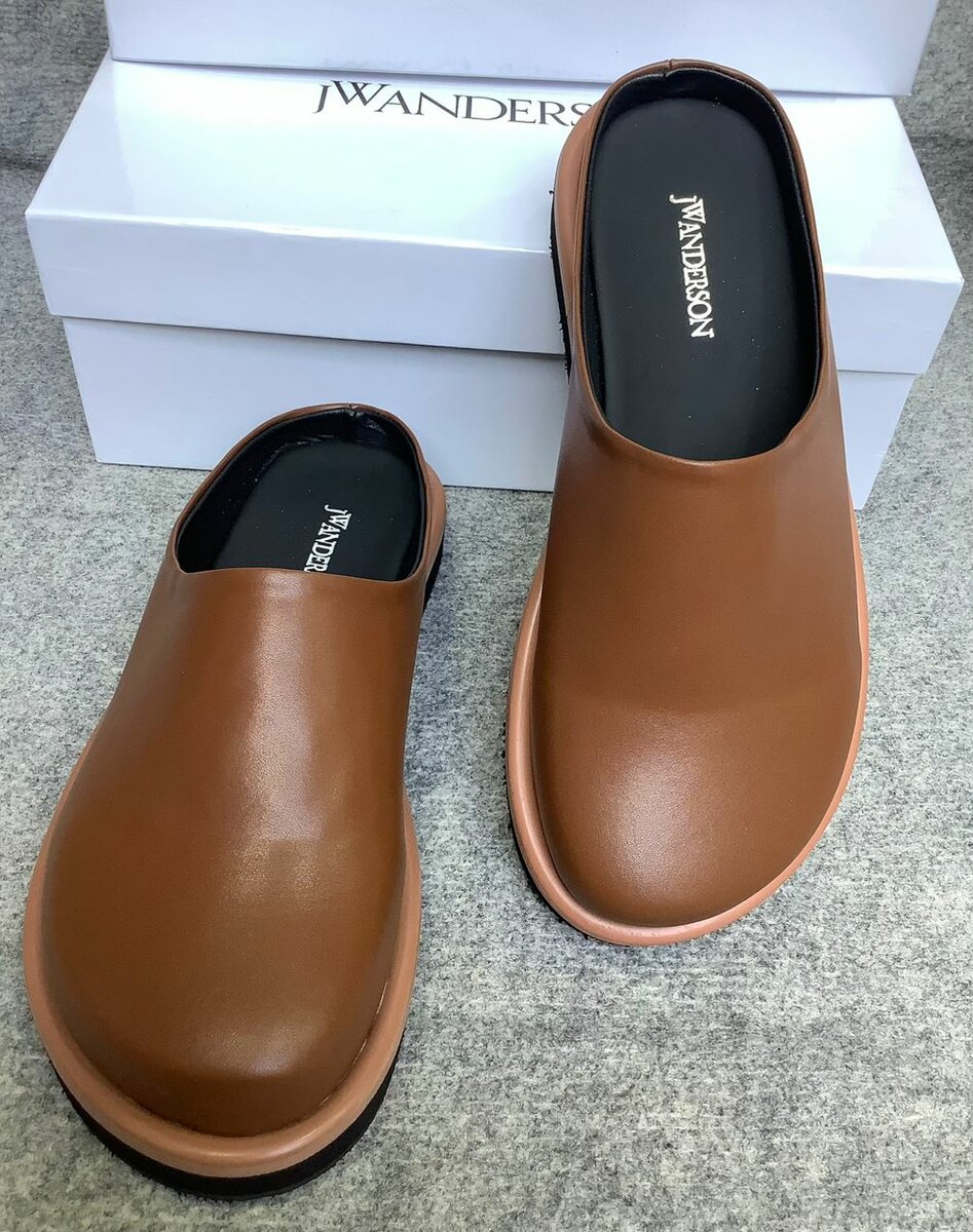 Sandales en cuir noir élégant