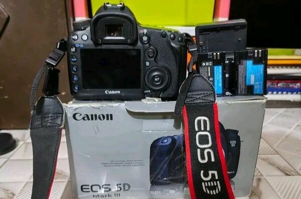 Appareil photo numérique Canon EOS 5D Mark III