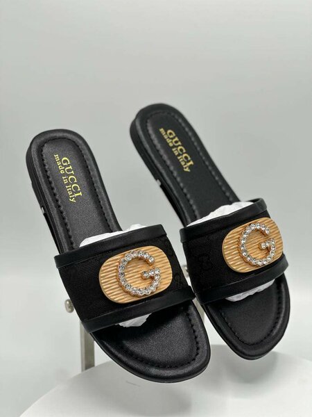 Gucci Slippers/Flats/Sandals