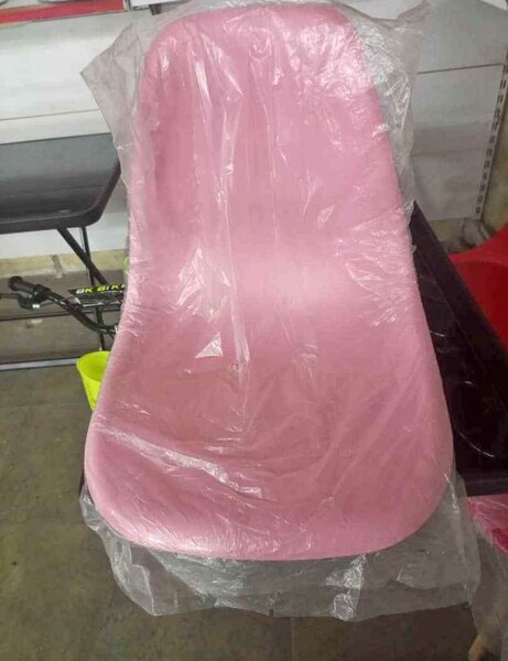 Chaises modernes colorées