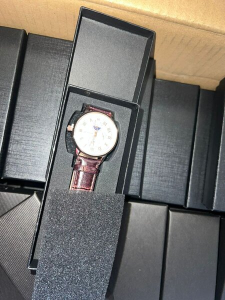 Montre femme luxe en cuir