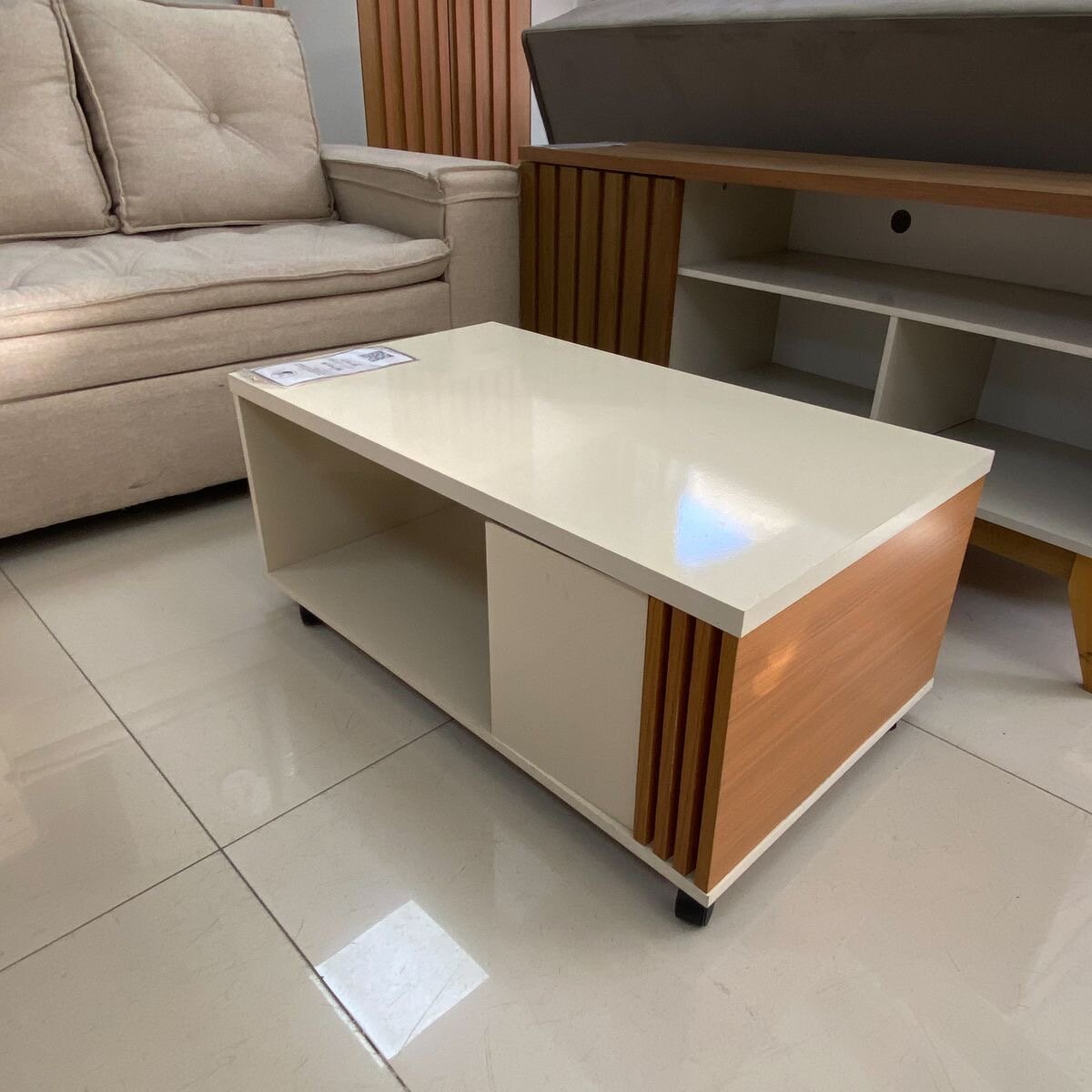 Table basse design bois et blanc