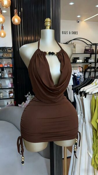 Robe courte dos nu marron perlé