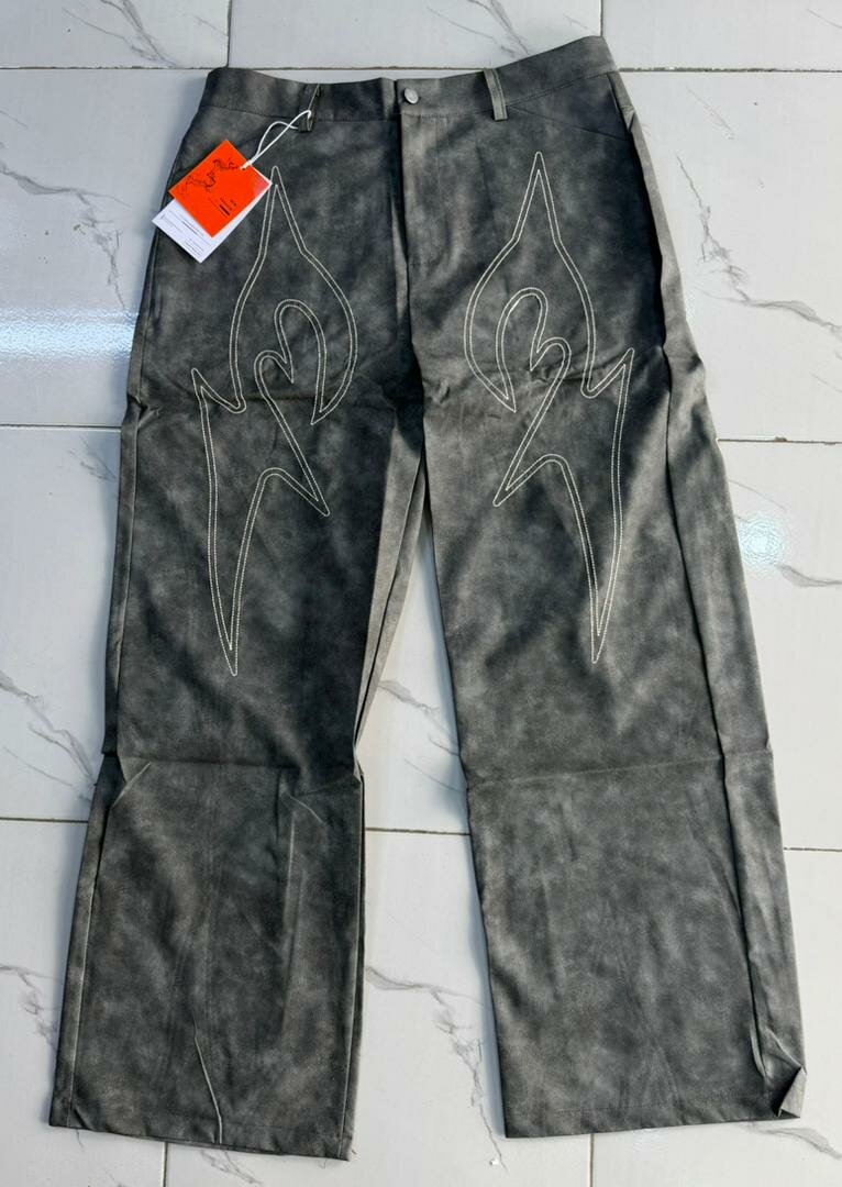 Jean droit ample avec motifs brodés