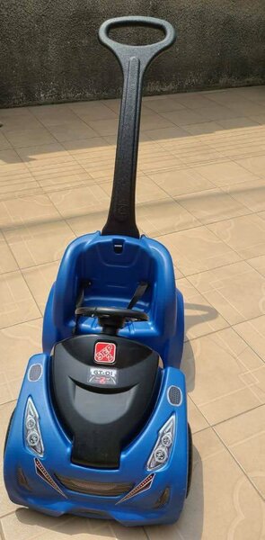 Voiture à pousser pour enfants