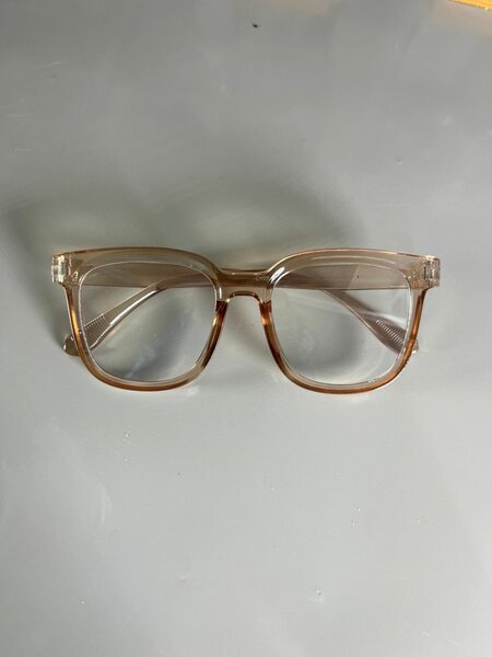 Lunettes transparentes