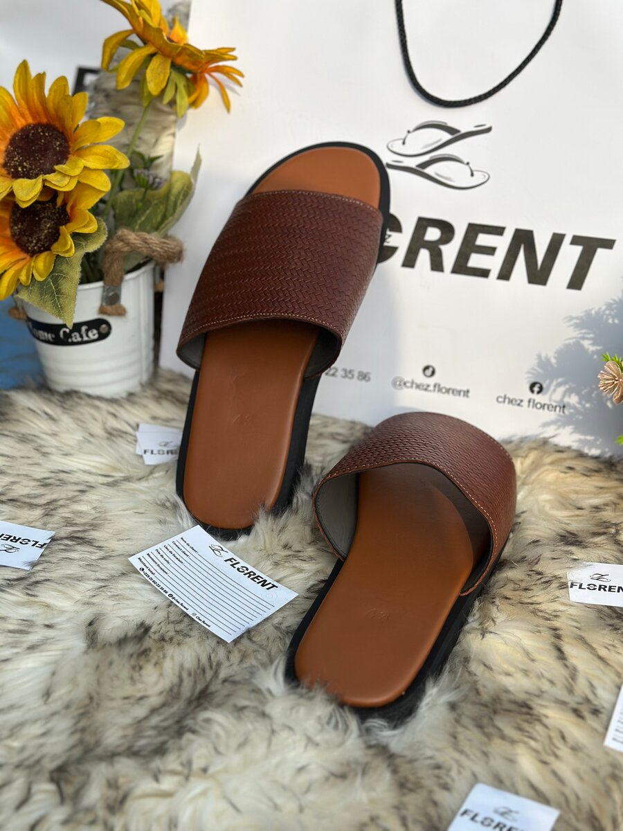 Sandales en cuir marron