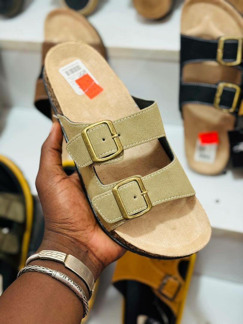 Sandales en cuir à boucles