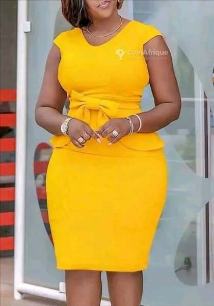 Robe jaune femme élégante