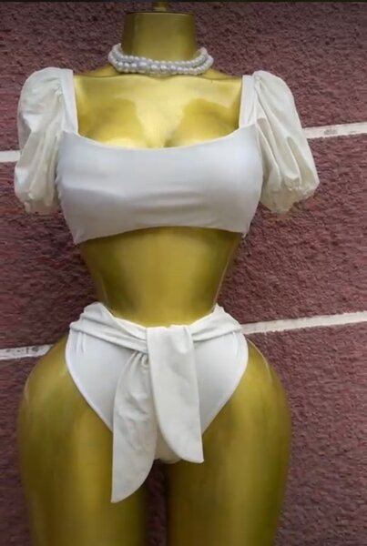 Bikini élégant à manches bouffantes