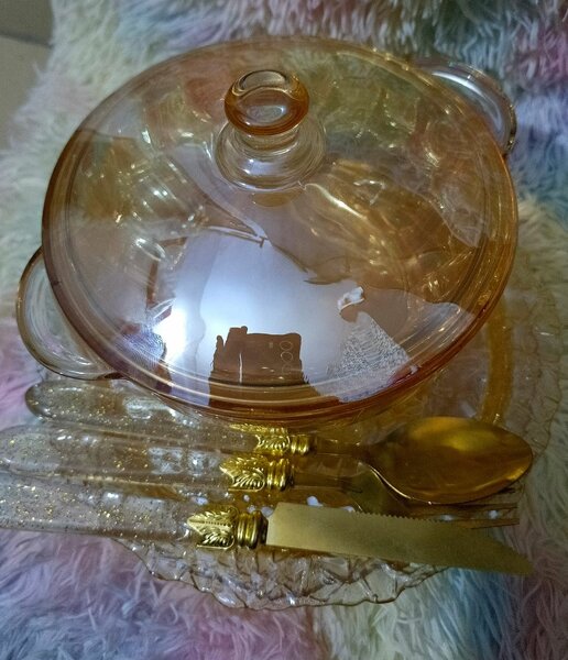 Ensemble vaisselle en verre ambré