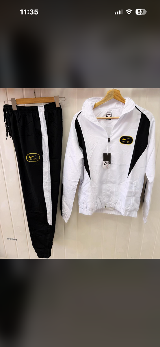 Ensemble de survêtement moderne