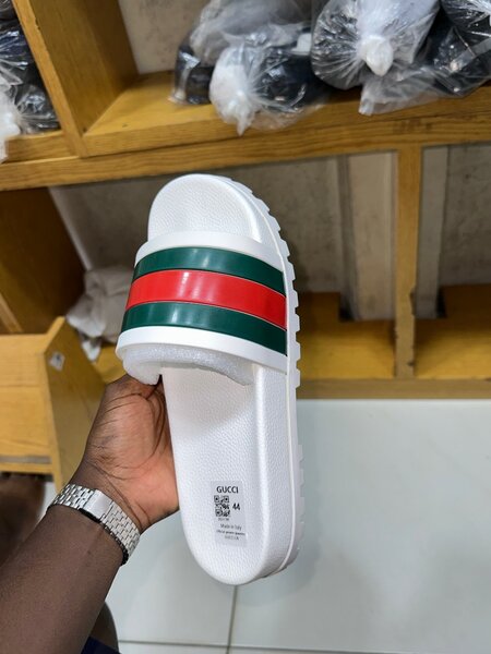 Claquettes tendance unisex