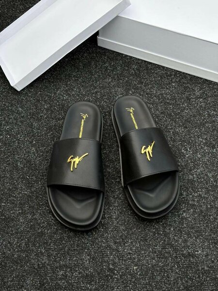 Tongs noires de luxe