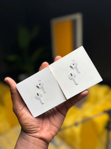 2024 Apple AirPods 4