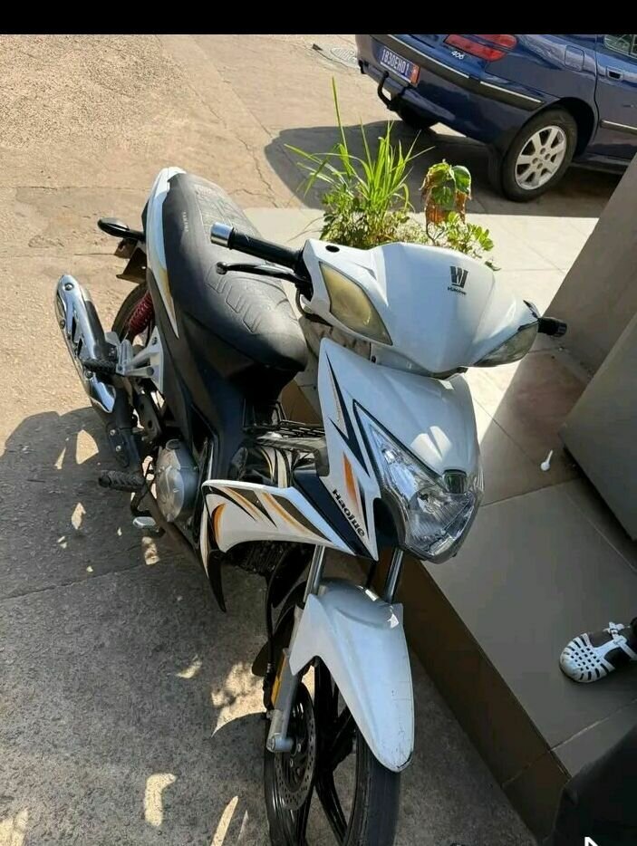moto Honda Wave s blanc