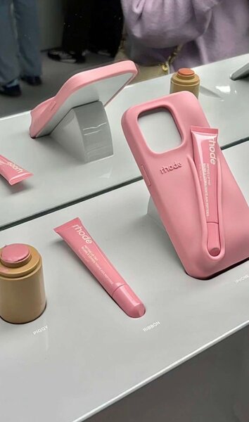 Coque téléphone avec baume lèvres